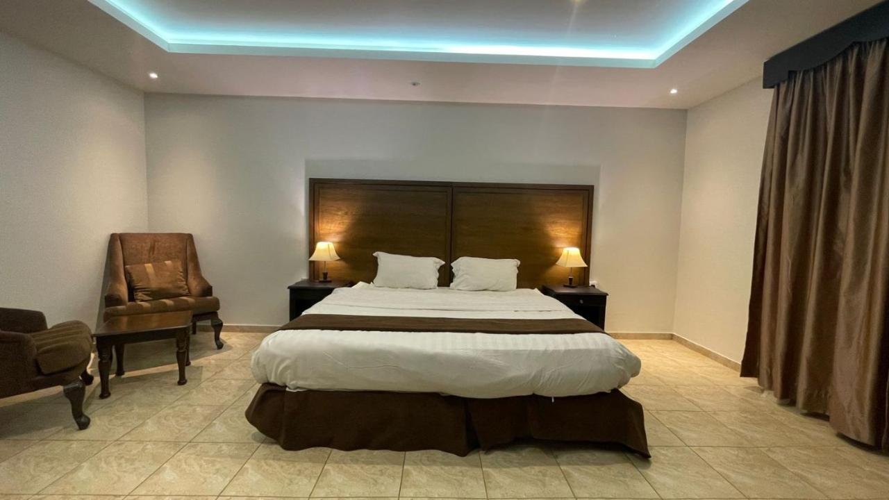 hotel-main-img
