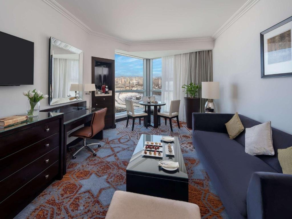 hotel-main-img