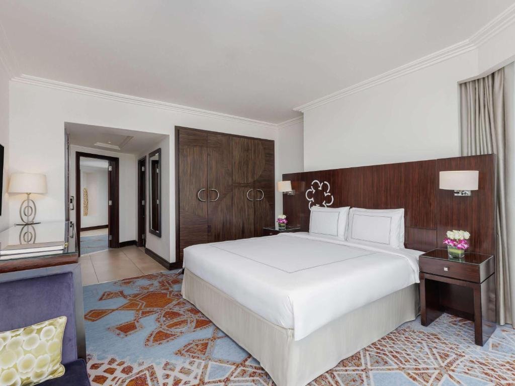 hotel-main-img