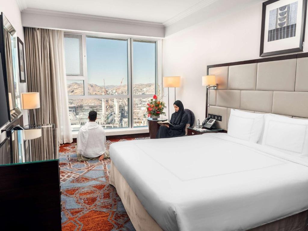 hotel-main-img