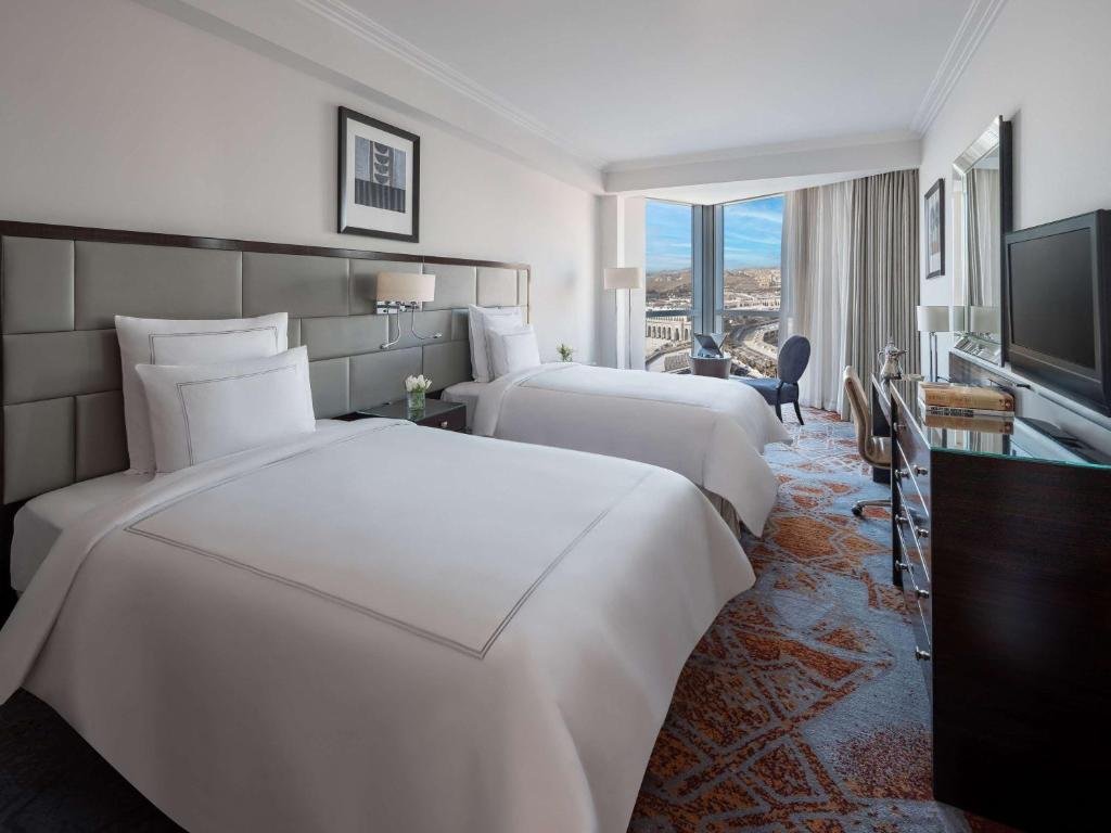hotel-main-img