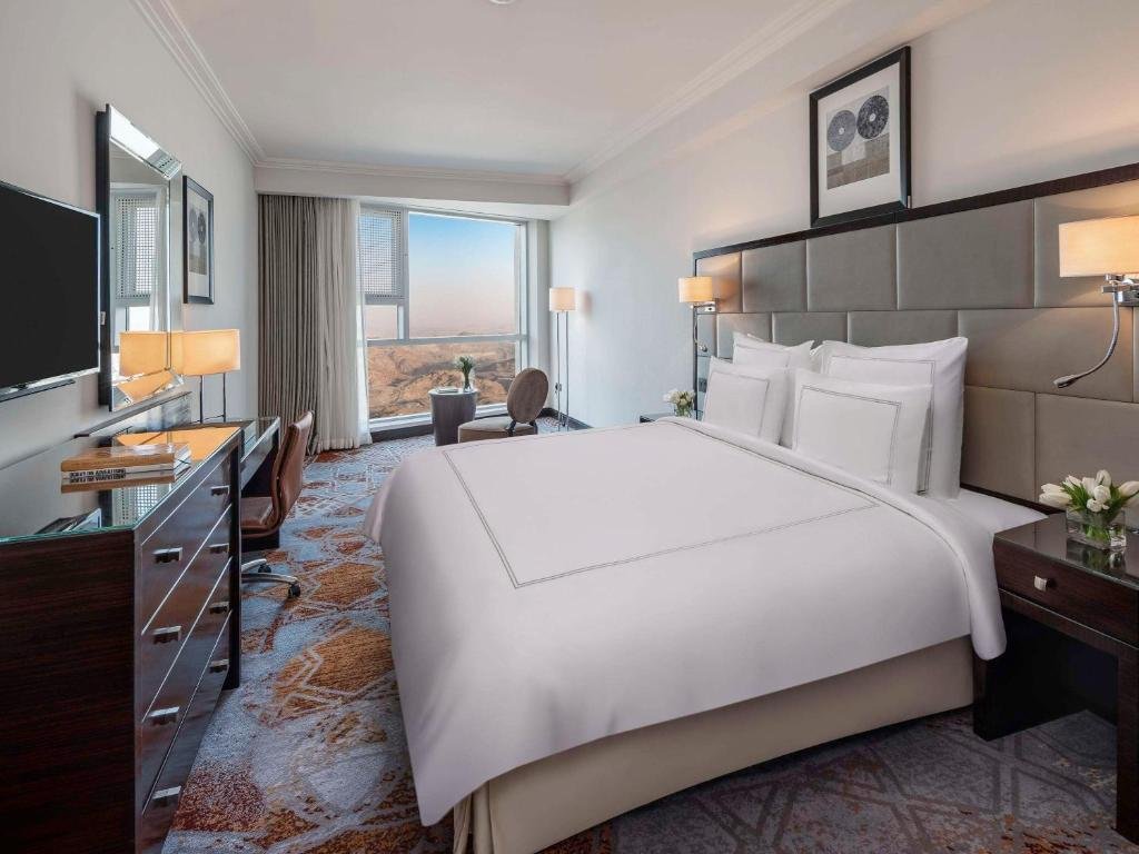 hotel-main-img
