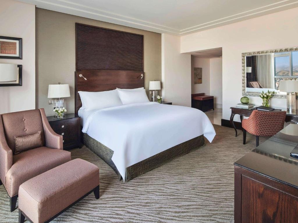 hotel-main-img