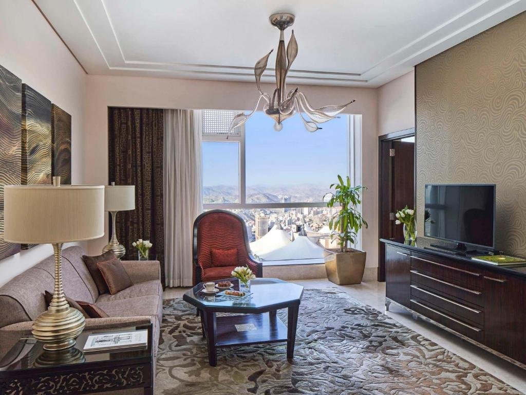 hotel-main-img