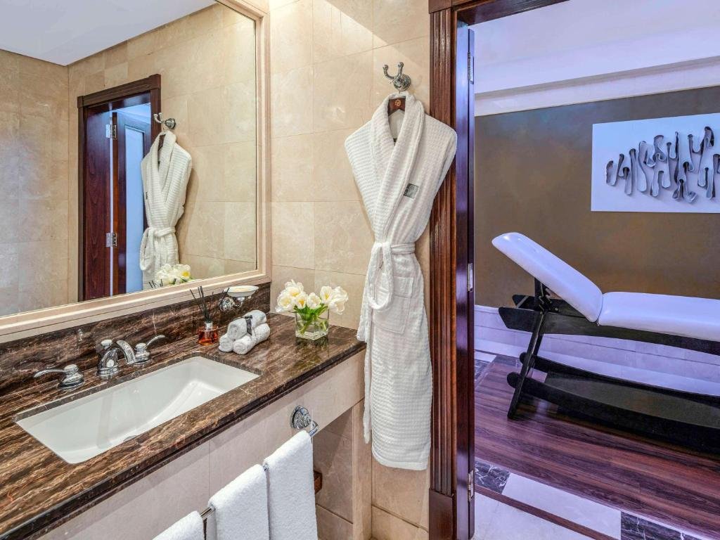 hotel-main-img