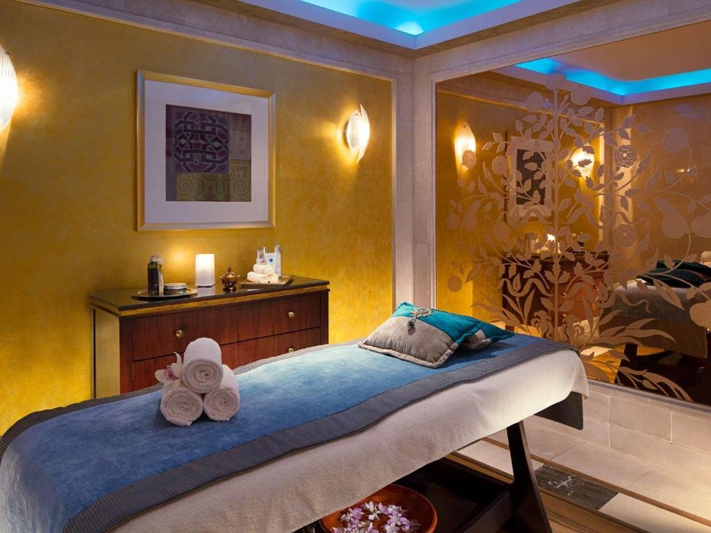 hotel-main-img
