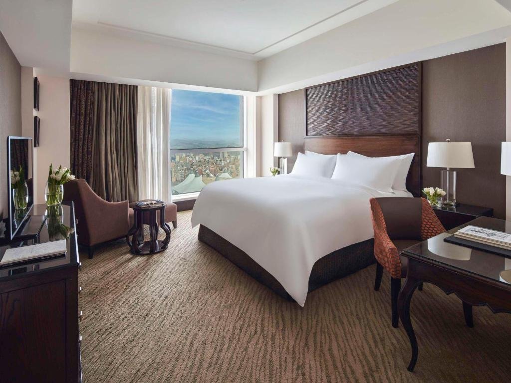 hotel-main-img